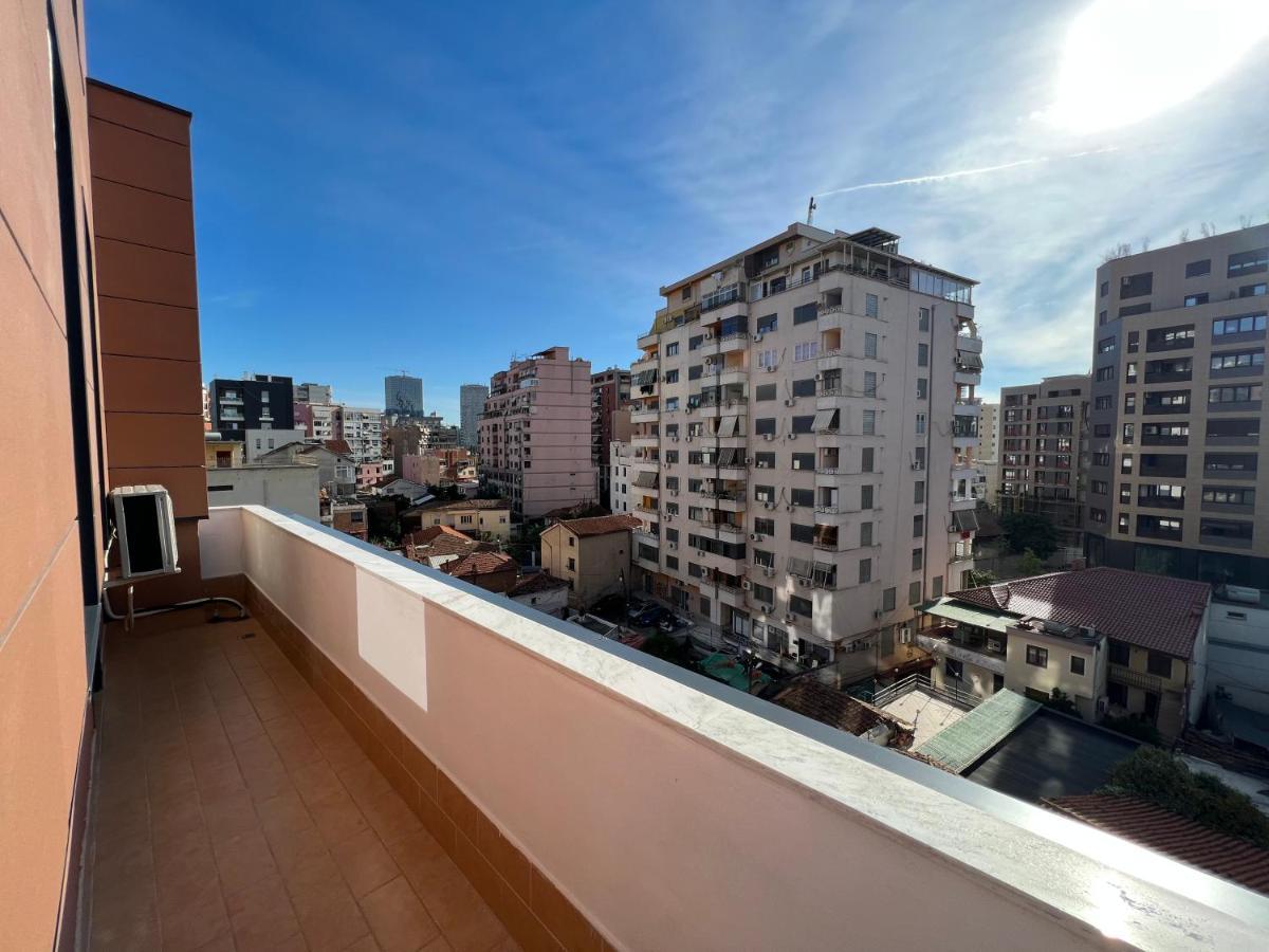 Daily Apartment In Center Тирана Екстериор снимка