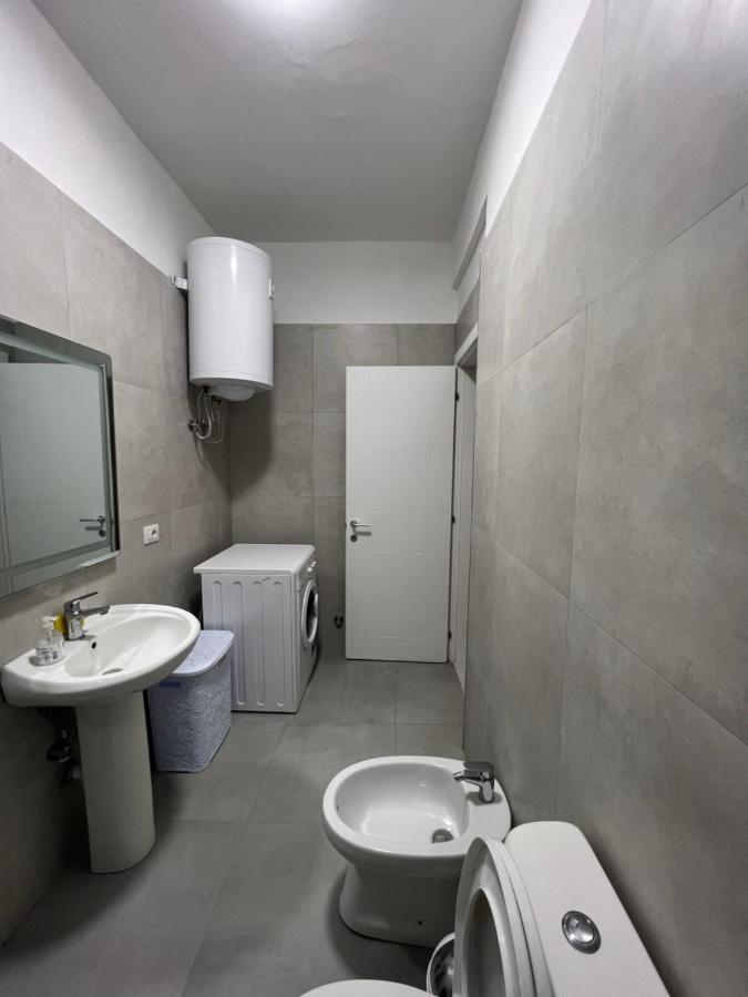 Daily Apartment In Center Тирана Екстериор снимка