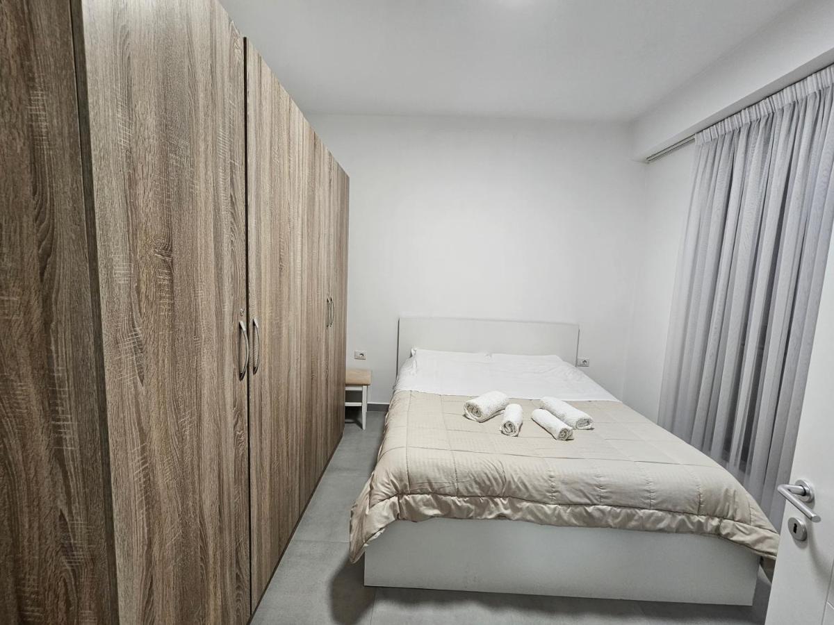 Daily Apartment In Center Тирана Екстериор снимка