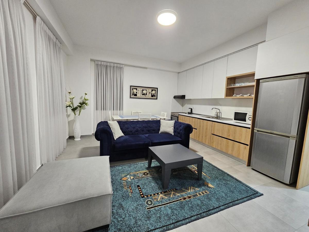 Daily Apartment In Center Тирана Екстериор снимка