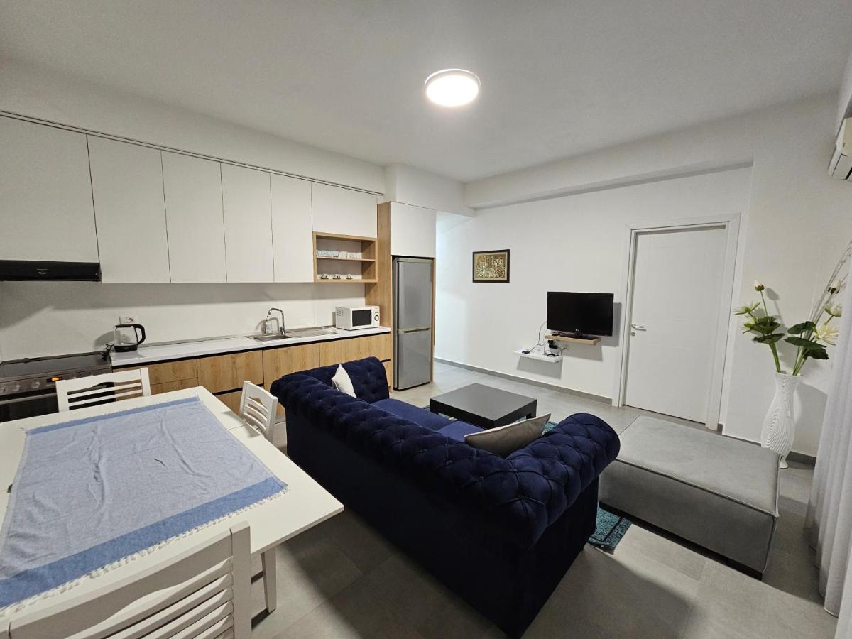 Daily Apartment In Center Тирана Екстериор снимка