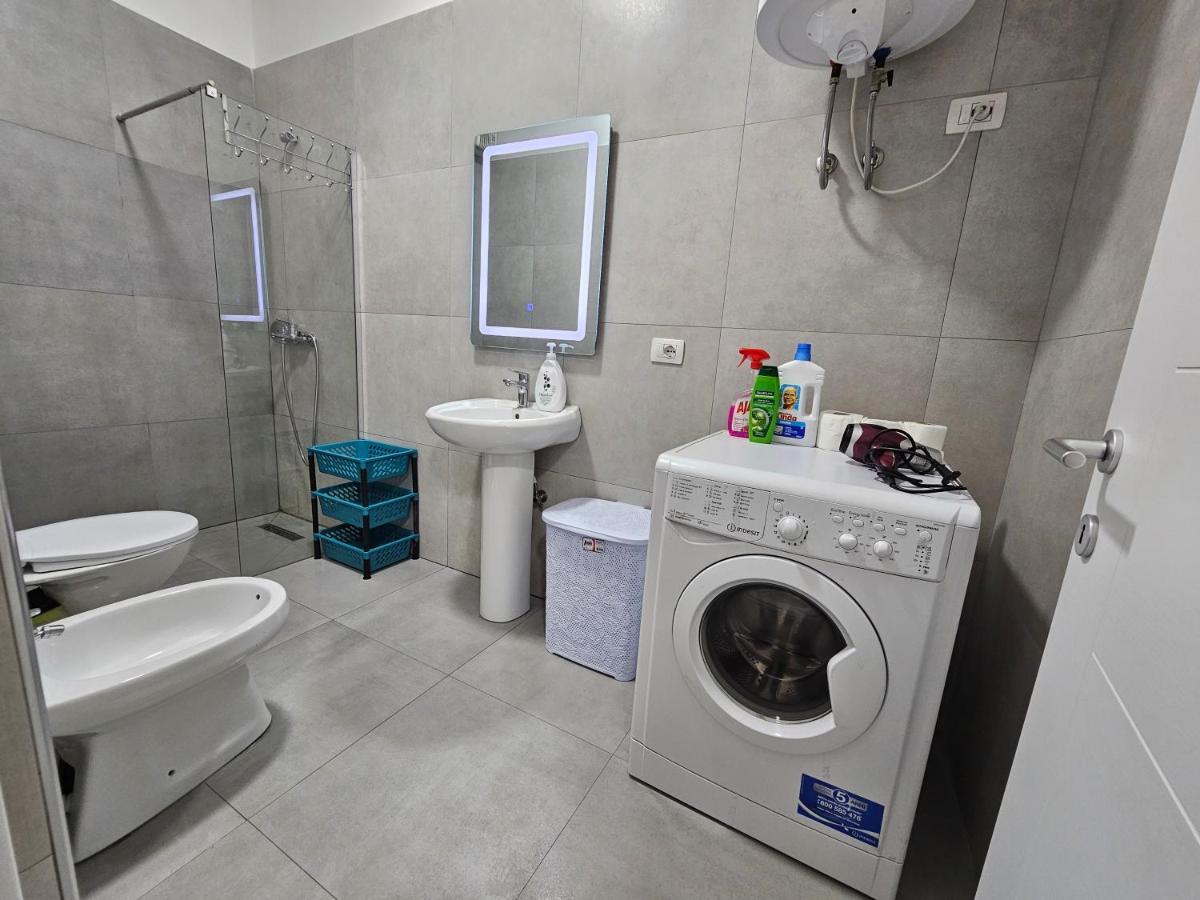 Daily Apartment In Center Тирана Екстериор снимка