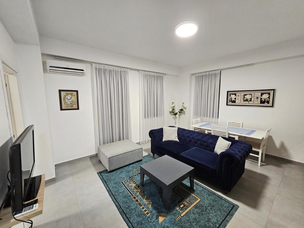 Daily Apartment In Center Тирана Екстериор снимка