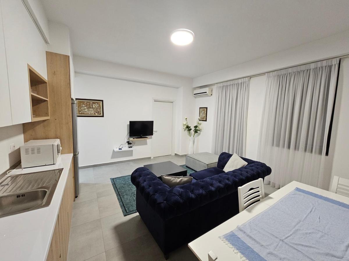 Daily Apartment In Center Тирана Екстериор снимка